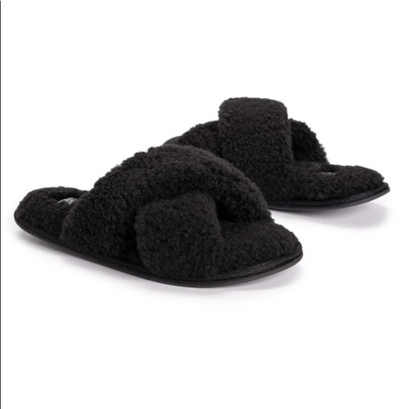 Muk Luks Shoes - ⬇️🎉 SALE BNWTIP Muk Luks Criss Cross Slippers SOLD OUT!
